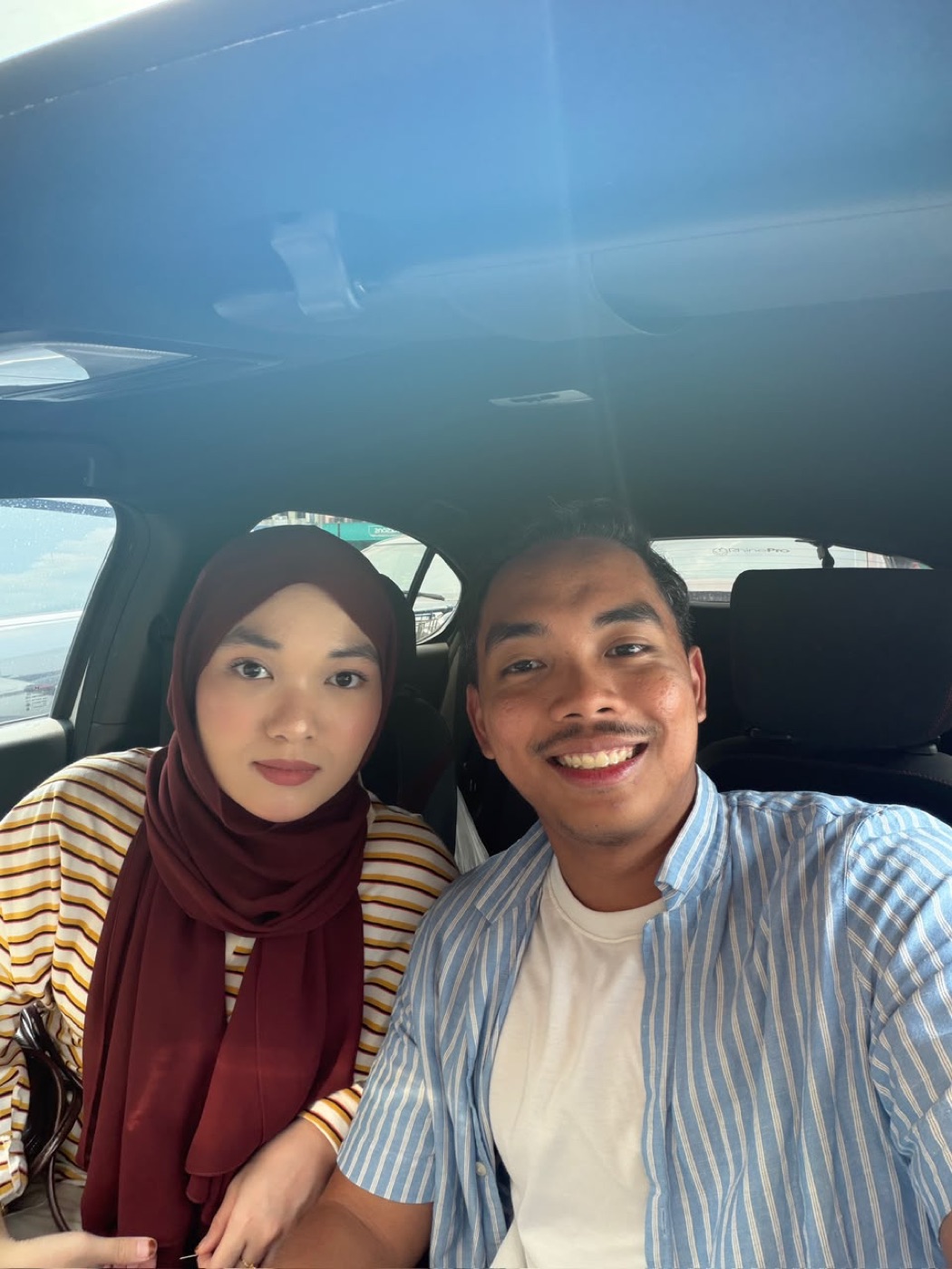Aqil dan Maira bergambar